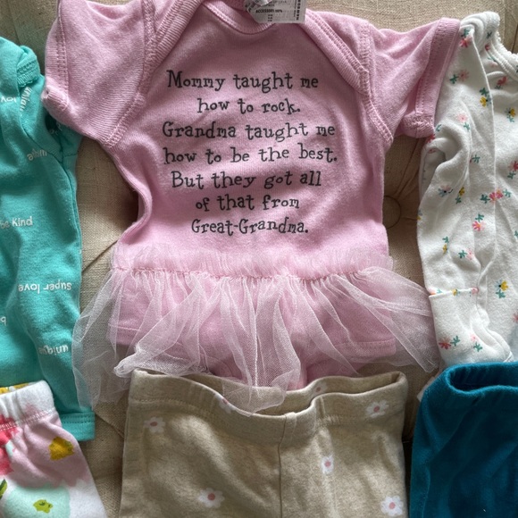 Baby Girl Clothing Lot of 44 two-piece sets, Sleeeper and Onesies Size 3 months. - Picture 6 of 9